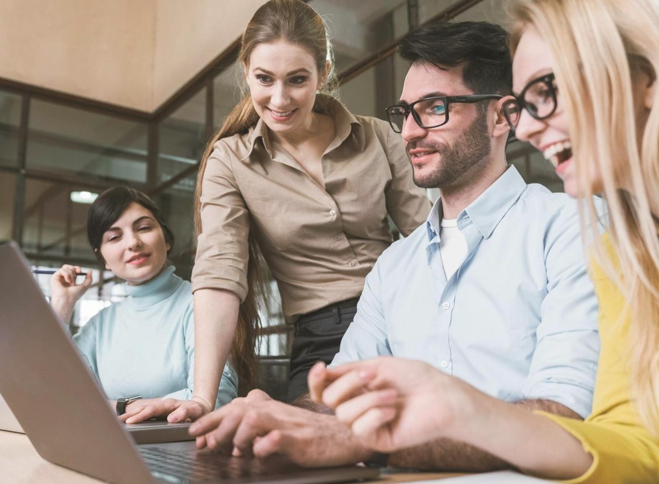 Detailansicht einer komplexen Finanzanalyse mit Bewertungsmodellen